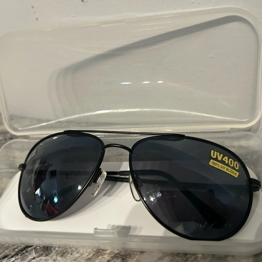 Stylish Black Aviator Sunglasses - Picture 9 of 9